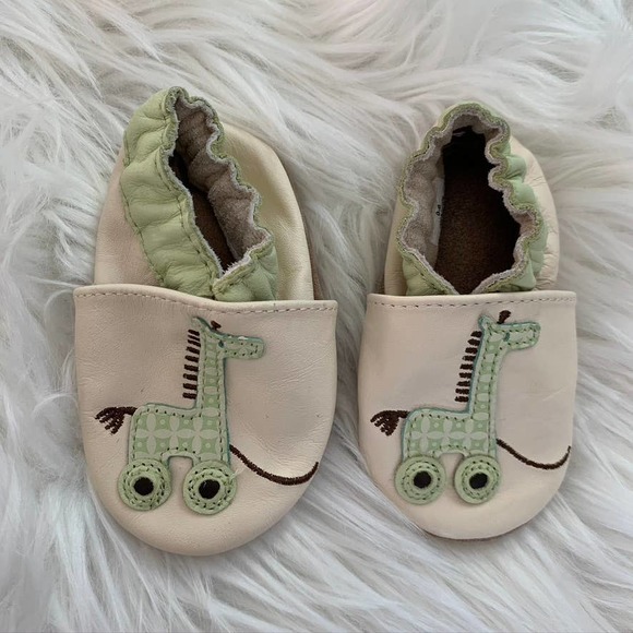 Robeez Other - Baby Robeez Shoes 0-6 Months Giraffe Green Beige